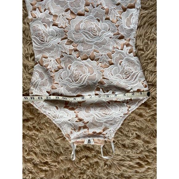 Women's Lulus White Lace Bodycon knee length Dress Size XS - Picture 3 of 4